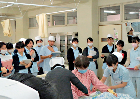 基礎看護学実習の発表会